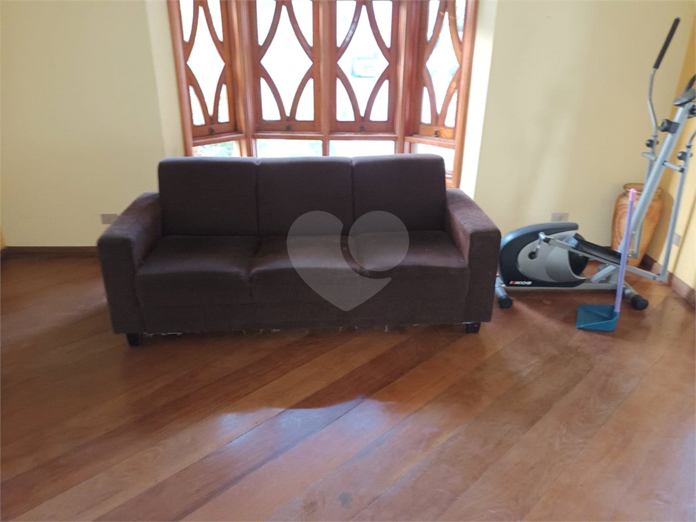 Casa à venda com 4 quartos, sendo 3 suítes, no condomínio Arujá 5, Arujá - SP