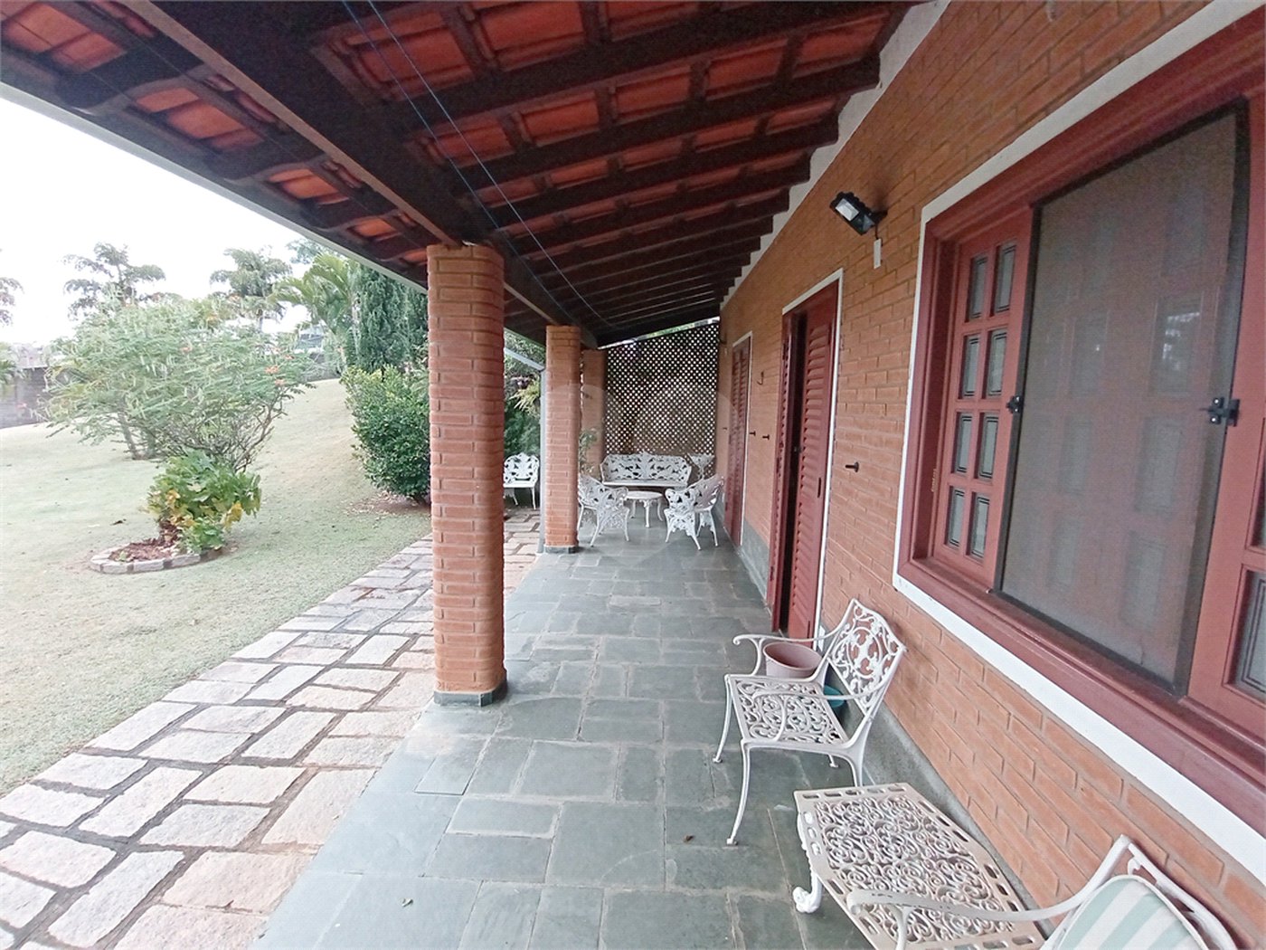Casa à venda com 4 suítes no condomínio Estância Marambaia, Vinhedo - SP