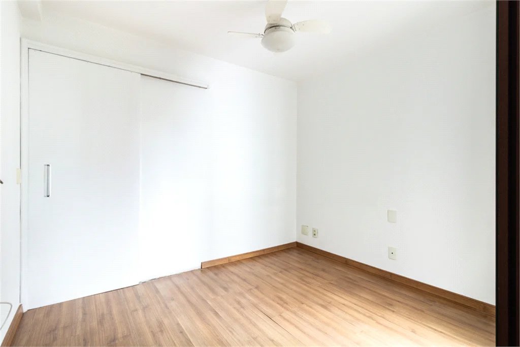 Apartamento à venda com 4 quartos, sendo 2 suítes,  em Vila Hamburguesa, São Paulo, SP