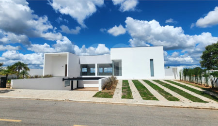 Casa à venda ou para alugar com 4 suítes no condomínio Residencial Delle Stelle, Louveira - SP