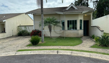 Casa à venda com 3 quartos, sendo 1 suíte,  no condomínio Bella Vita, Atibaia - SP