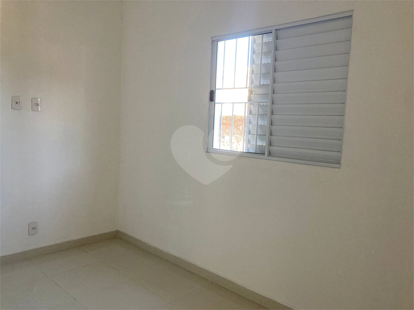 Casa à venda com 2 suítes no condomínio Villagio, Mogi das Cruzes - SP