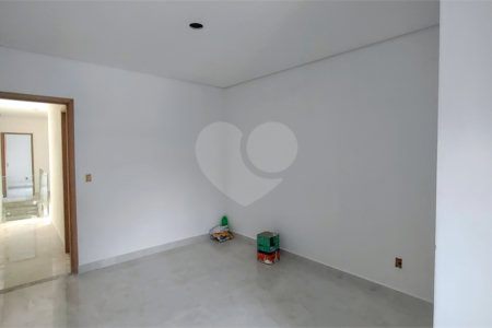Sobrado à venda com 3 quartos, sendo 1 suíte, em Vila Granada, São Paulo, SP