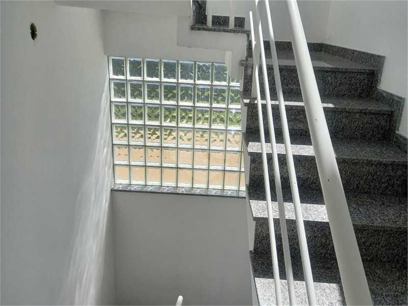 Casa à venda com 4 quartos, sendo 2 suítes,  no condomínio Jardim Imperador, Igaratá - SP