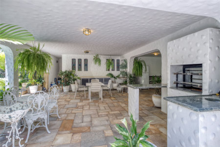 Casa Térrea à venda com 4 suítes em Jardim Cordeiro, São Paulo, SP