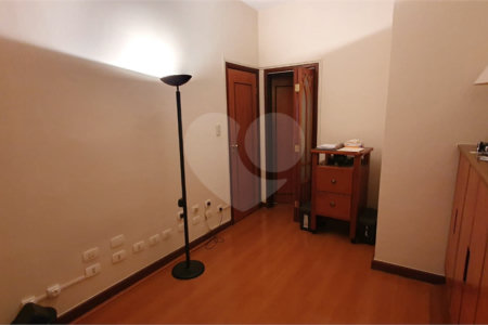 Sobrado à venda com 4 quartos, sendo 2 suítes, em Moema, São Paulo, SP