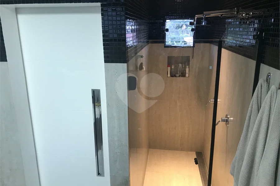 Sobrado à venda com 3 quartos, sendo 1 suíte, em Alto da Boa Vista, São Paulo, SP
