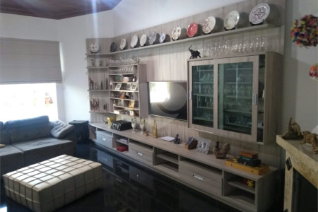 Casa à venda com 4 quartos, sendo 3 suítes, em Jardim Estância Brasil, Atibaia, SP