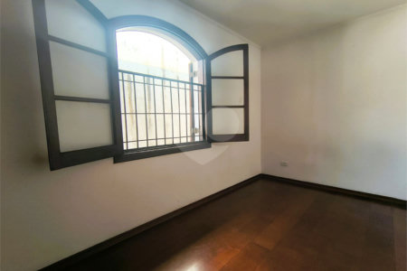Sobrado à venda com 3 quartos, sendo 1 suíte,  em Jardim Esmeralda, São Paulo, SP