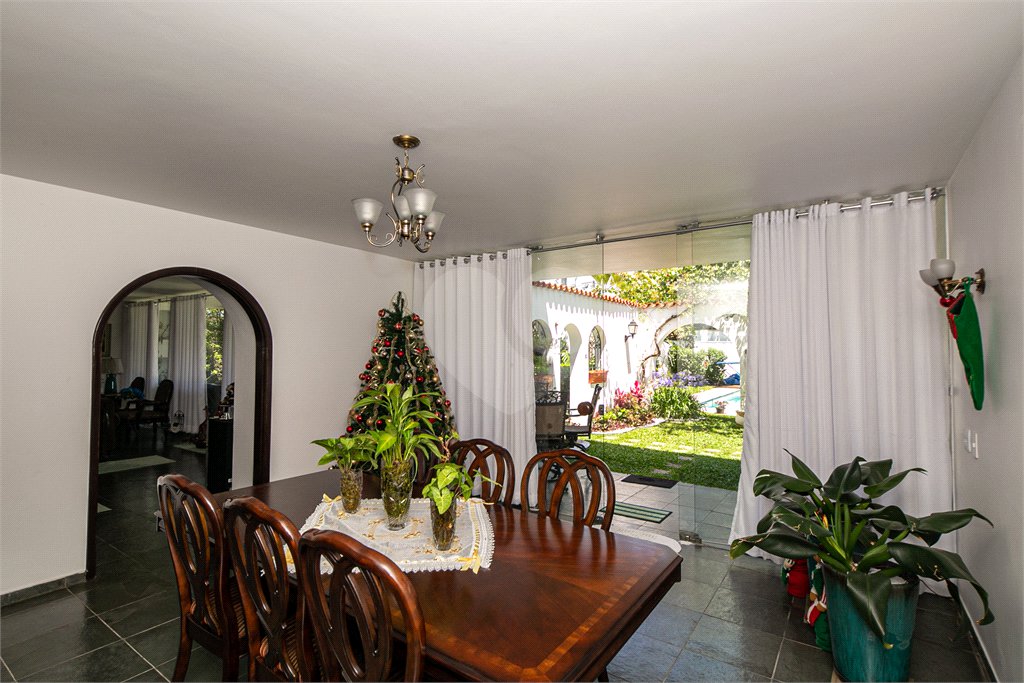 Casa à venda com 4 quartos, sendo 2 suítes,  em Interlagos, São Paulo, SP