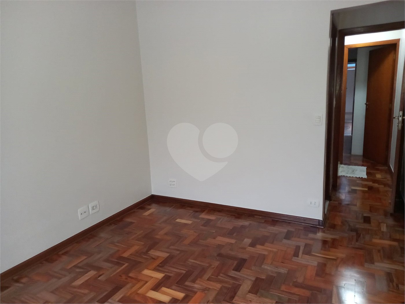Sobrado à venda com 4 quartos, sendo 2 suítes, em Vila Hamburguesa, São Paulo, SP