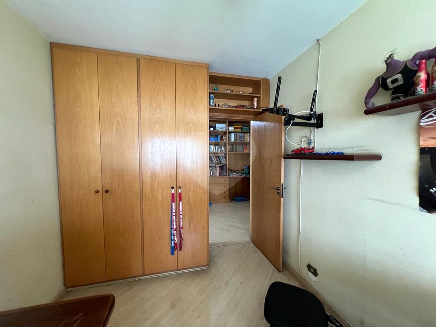 Casa à venda com 4 quartos, sendo 1 suíte, em Jardim das Vertentes, São Paulo, SP