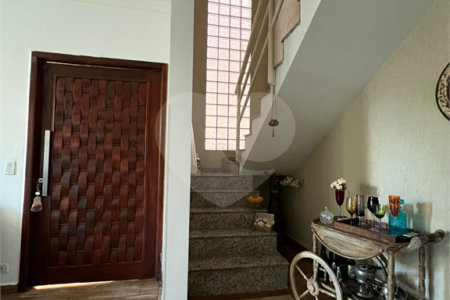 Sobrado à venda com 4 quartos, sendo 2 suítes,  em Nova Cerejeira, Atibaia, SP