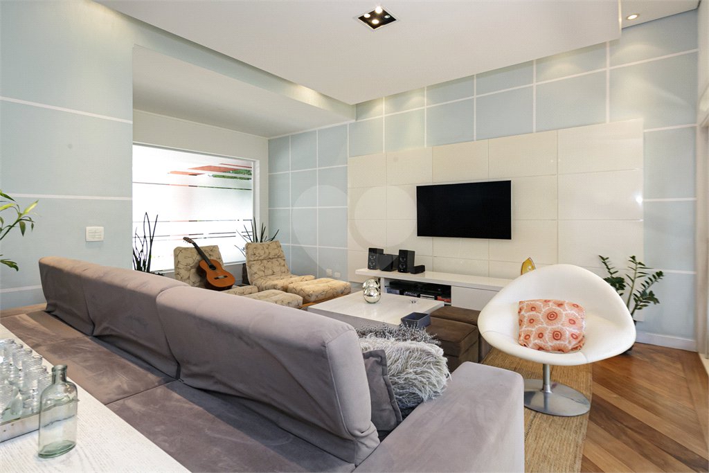 Casa à venda com 4 quartos, sendo 2 suítes, no condomínio Parque das Arvores, São Paulo - SP