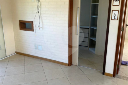 Casa à venda com 4 quartos, sendo 2 suítes, em Ubatiba, Maricá, RJ