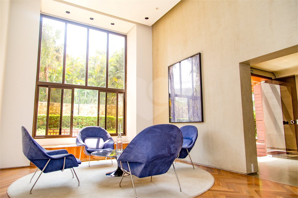 Apartamento à venda com 3 suítes em Moema, São Paulo, SP