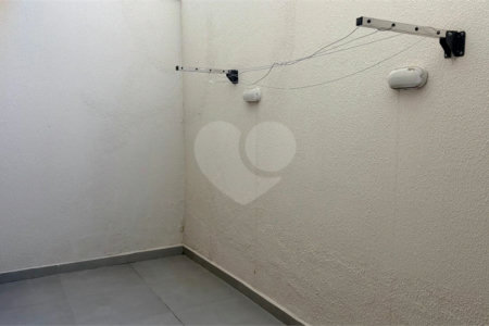 Casa à venda com 3 quartos, sendo 1 suíte, no condomínio Residencial Américo de Figueiredo, Sorocaba - SP