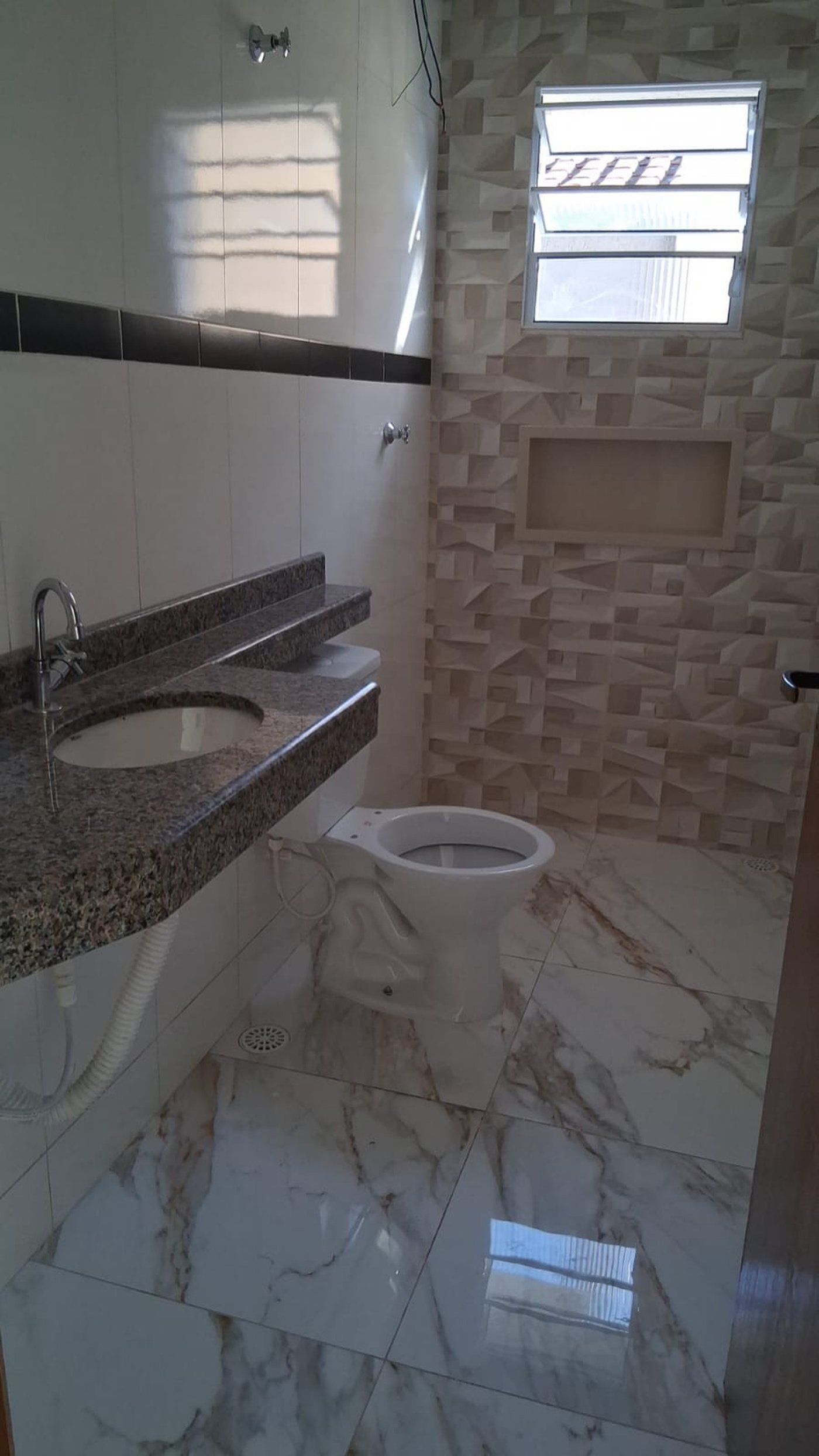 Casa à venda com piscina em Itanhaém