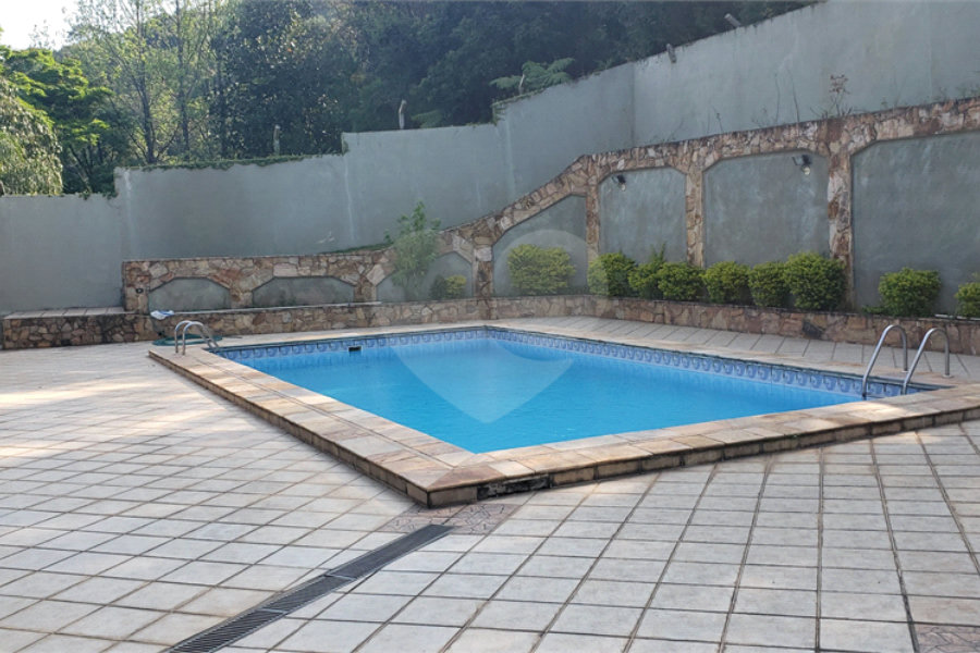 Casa à venda com 5 quartos, sendo 2 suítes, no condomínio Alpes da Cantareira, Mairiporã - SP