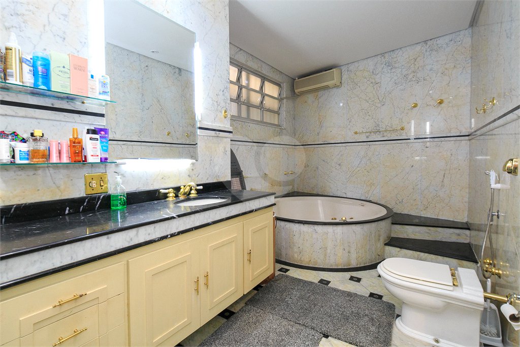 Casa Térrea à venda com 4 suítes em Jardim Marajoara, São Paulo, SP
