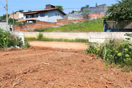 Terreno em Atibaia com 3.410 metros, pronto para construir, topografia plana, excelente localização