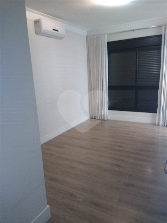 Casa à venda ou para alugar com 3 suítes no condomínio Quinta das Oliveiras, Valinhos - SP