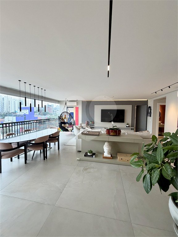 Apartamento à venda com 3 suítes em Vila Romana, São Paulo, SP