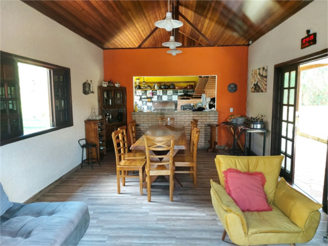 Casa à venda com 5 suítes em Canguera, São Roque, SP