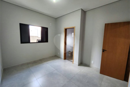 Casa à venda com 3 quartos, sendo 1 suíte, no condomínio Santinon, Sorocaba - SP