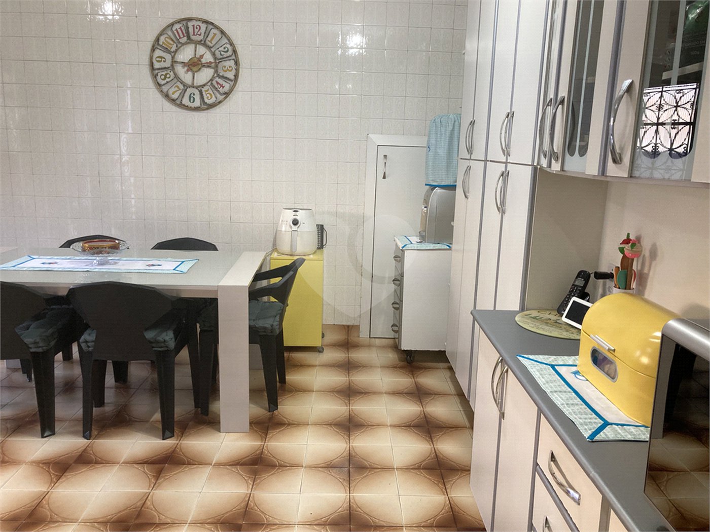 Casa com 4 dormitórios na Saúde.