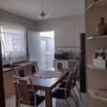 Casa à venda com 5 quartos no Centro de Atibaia/SP | Duas casas no mesmo terreno