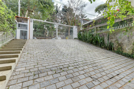 Casa à venda com 3 quartos, sendo 1 suíte, em Alto da Boa Vista, São Paulo, SP