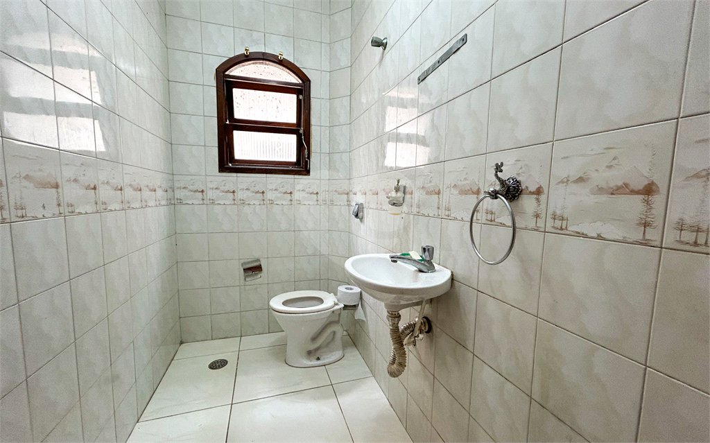 Sobrado à venda com 4 quartos, sendo 3 suítes, em Vila Libanesa, São Paulo, SP