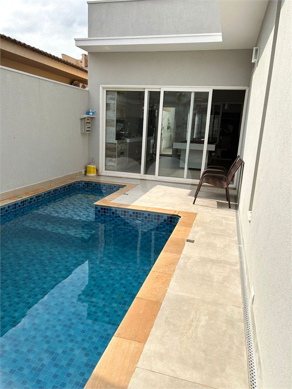 Casa à venda com 3 quartos, sendo 1 suíte, no condomínio Jardim das Acácias, Araraquara - SP