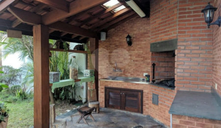 Sobrado à venda ou para alugar com 5 quartos, sendo 3 suítes,  em Jardim Marajoara, São Paulo, SP