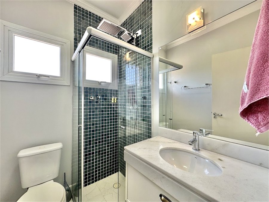 Casa à venda com 3 suítes no condomínio Golf Village, Carapicuíba - SP