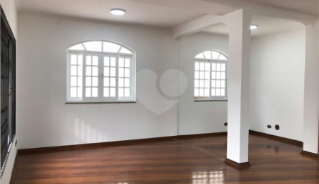 Sobrado à venda com 4 quartos, sendo 3 suítes, em Alto da Boa Vista, São Paulo, SP