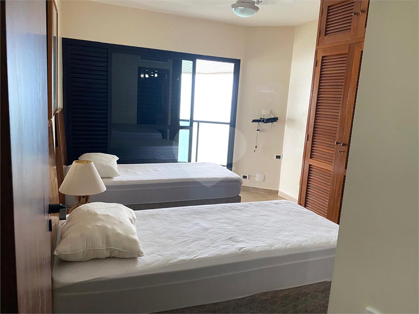 Apartamento à venda com 4 suítes em Jardim Astúrias, Guarujá, SP