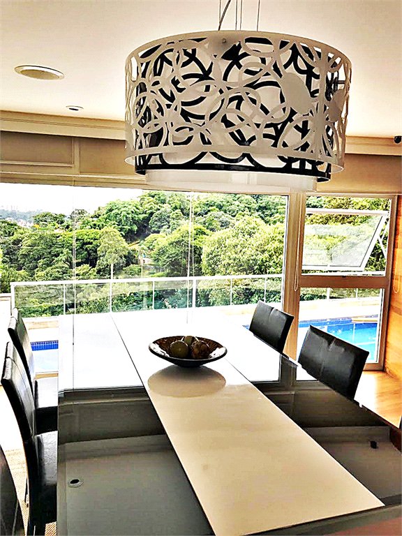 Casa à venda com 4 suítes no condomínio Residencial Jd. Ibiratiba, São Paulo - SP