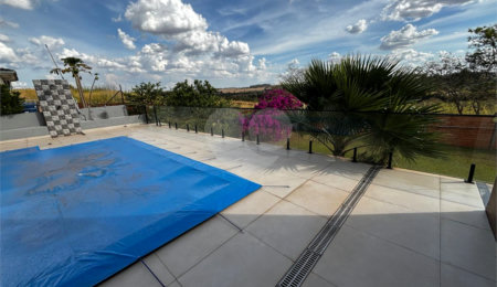 Casa à venda com 3 quartos, sendo 2 suítes,  no condomínio Terras de Mont Serrat, Salto - SP