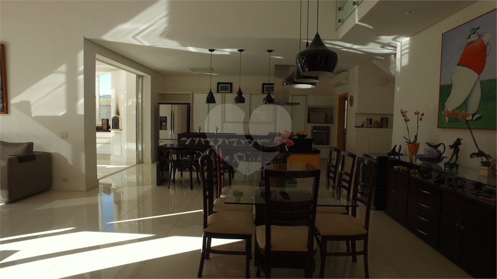 Casa à venda com 4 suítes no condomínio Figueira Gardn, Atibaia - SP
