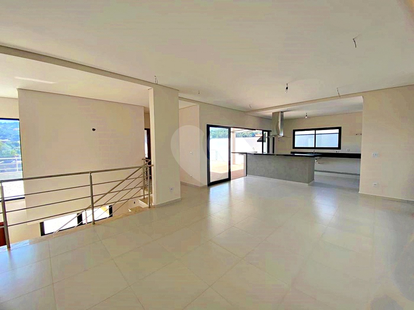 Casa à venda com 3 suítes no condomínio Santa Isabel I, Louveira - SP