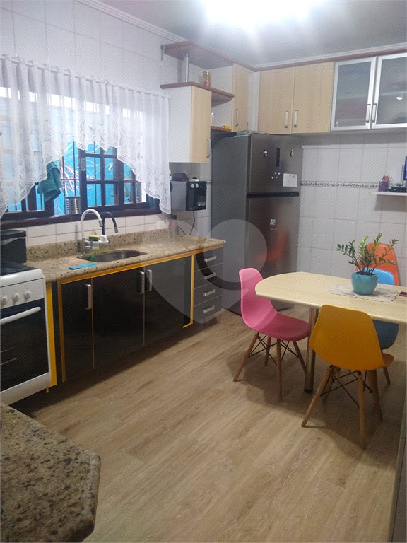 Sobrado à venda com 3 quartos, sendo 1 suíte,  em Vila do Castelo, São Paulo, SP