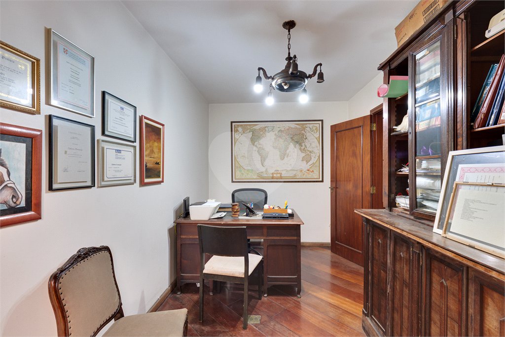 Casa Térrea à venda com 4 quartos, sendo 2 suítes, em Alto da Boa Vista, São Paulo, SP