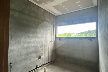 Casa à venda com 3 suítes no condomínio Residencial Jequitiba, Jacareí - SP