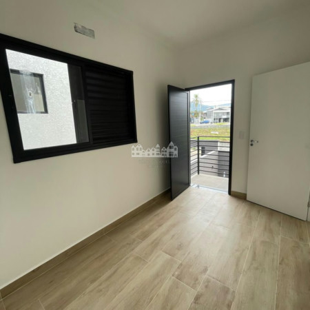 Casa à venda com 3 quartos, sendo 1 suíte, em Vila Petrópolis, Atibaia, SP