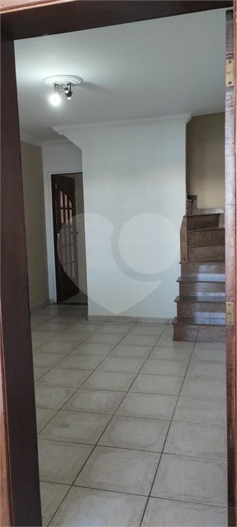 Sobrado à venda com 4 quartos, sendo 1 suíte, em Vila Nivi, São Paulo, SP