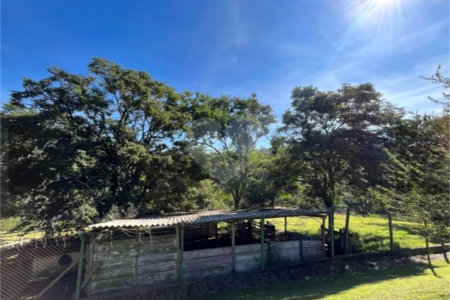 Sítio à venda com 4 quartos, sendo 2 suítes,  em Sorocamirim (canguera), São Roque, SP