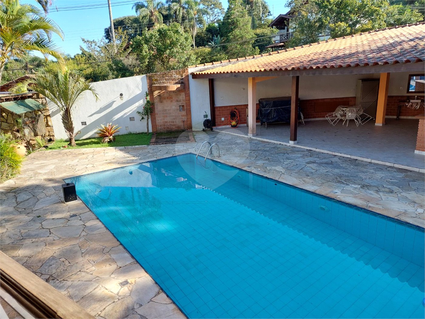 Casa à venda ou para alugar com 5 quartos, sendo 1 suíte, em Cumbari, Mairiporã, SP