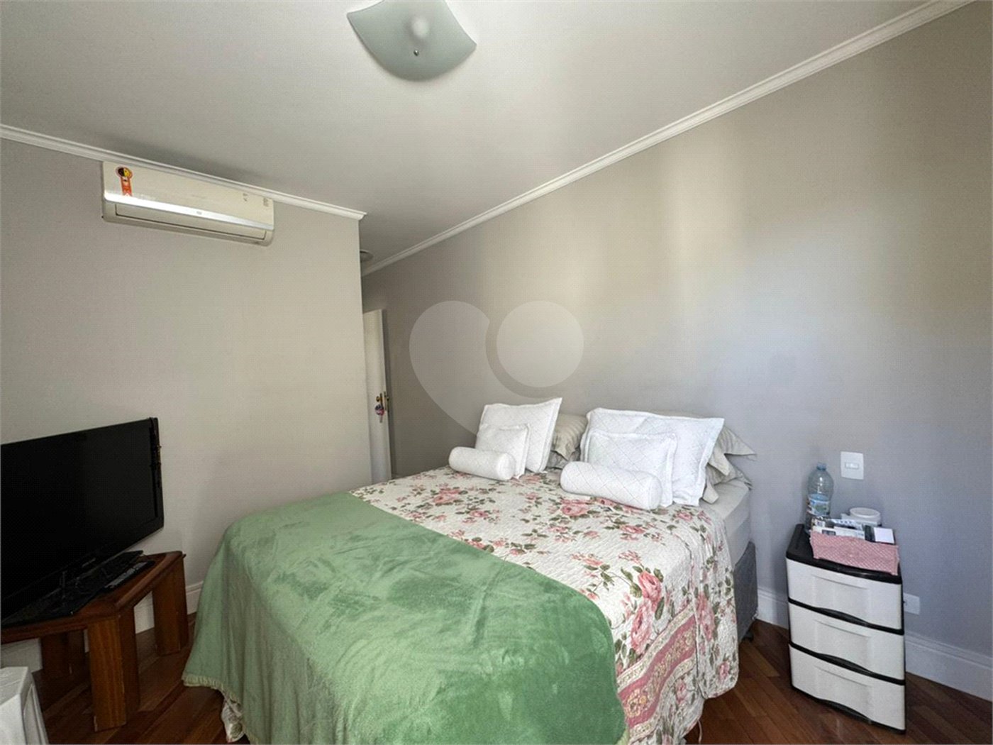Casa à venda com 3 quartos, sendo 1 suíte, no condomínio Villagio Staluccia, São Paulo - SP